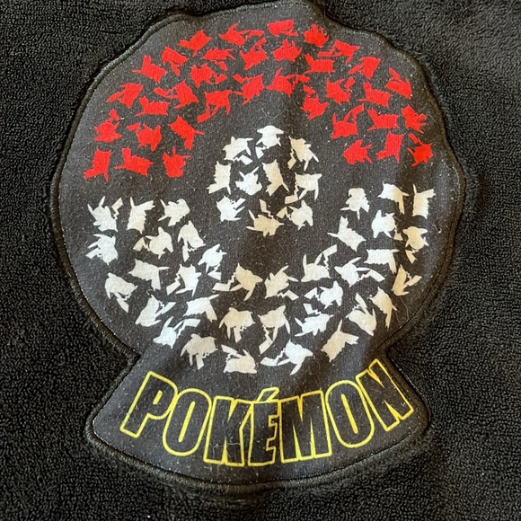 Pokémon fuzzy sweatshirt size 4/5 - Picture 2 of 4